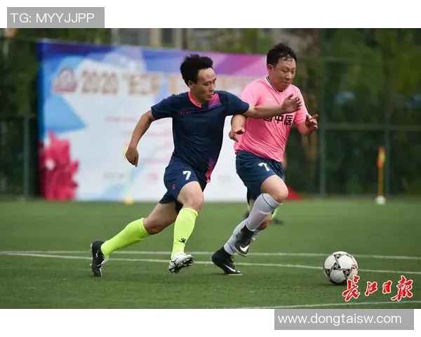 足球场上球星化身动漫英雄激战四方展现非凡风采