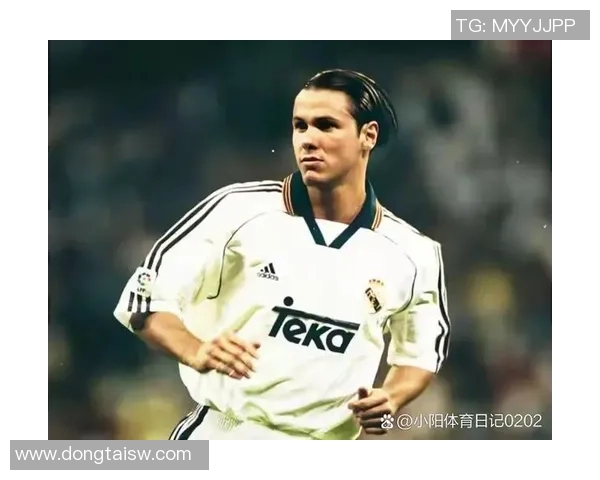 足球巨星风采尽显，经典瞬间定格赛场辉煌