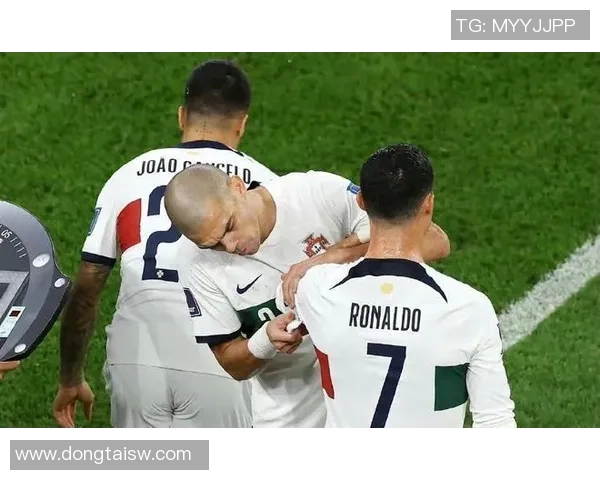 足球球星鞋码揭秘：从梅西到C罗不同尺码背后的秘密与影响